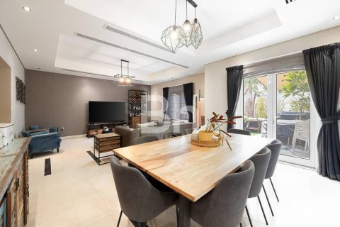 Townhouse in Al Furjan, Dubai 3 bedrooms, 301 sq.m. № 22996 - photo 1
