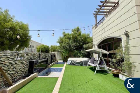 Villa en Al Salam, Mudon, Dubai, 4 dormitorios, 354 m², № 74772 - foto 1
