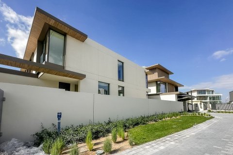 Вилла в Дубае, 3 спальни, 305.56м², № 130177