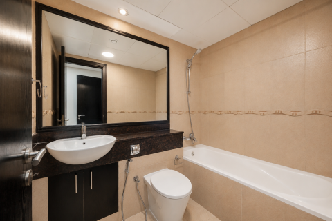Apartment in Jumeirah Lake Towers, Dubai 2 bedrooms, 82.59 sq.m. № 142236 - photo 8