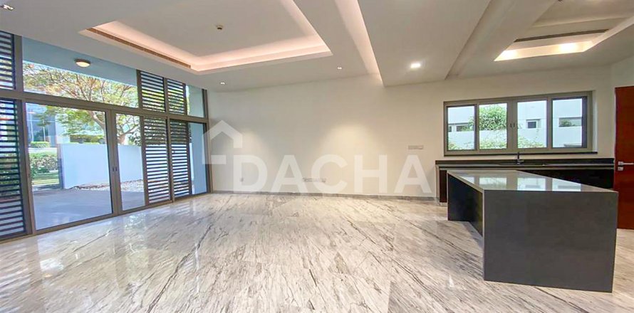 Villa en Dubai, 4 dormitorios, 578.8 m², № 7046
