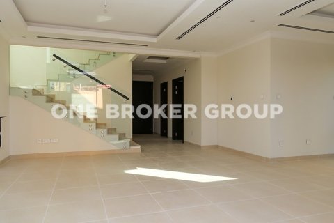 Villa in Al Barsha, Dubai 3 bedrooms, 280.1 sq.m. № 210 - photo 5