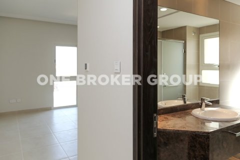 Villa in Al Barsha, Dubai 3 bedrooms, 280.1 sq.m. № 210 - photo 12