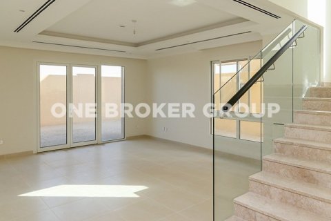 Villa in Al Barsha, Dubai 3 bedrooms, 280.1 sq.m. № 210 - photo 7