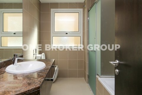 Villa in Al Barsha, Dubai 3 bedrooms, 280.1 sq.m. № 210 - photo 10