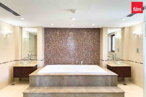 Villa in Jumeirah Islands, Dubai 5 bedrooms, 1293.1 sq.m. № 40274 - photo 13
