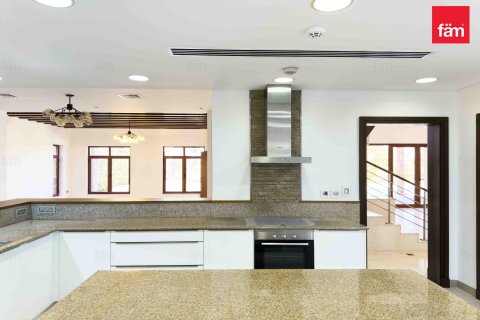 Villa in Jumeirah Islands, Dubai 5 bedrooms, 1293.1 sq.m. № 40274 - photo 3