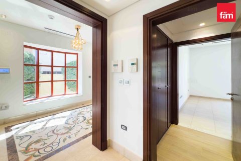 Villa in Jumeirah Islands, Dubai 5 bedrooms, 1293.1 sq.m. № 40274 - photo 23