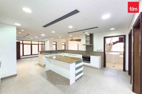 Villa in Jumeirah Islands, Dubai 5 bedrooms, 1293.1 sq.m. № 40274 - photo 2