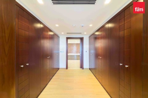 Villa in Jumeirah Islands, Dubai 5 bedrooms, 1293.1 sq.m. № 40274 - photo 12