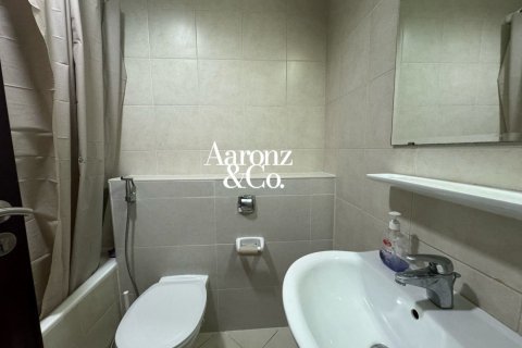 Apartment in Jumeirah Lake Towers, Dubai 2 bedrooms, 101 sq.m. № 110487 - photo 4