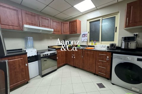 Apartment in Jumeirah Lake Towers, Dubai 2 bedrooms, 101 sq.m. № 110487 - photo 7