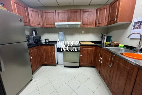 Apartment in Jumeirah Lake Towers, Dubai 2 bedrooms, 101 sq.m. № 110487 - photo 6