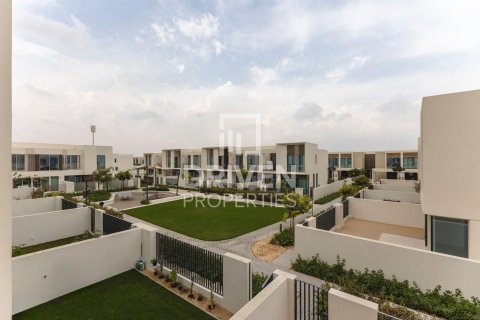 Townhouse in The Valley, Dubai 3 bedrooms, 184 sq.m. № 87651 - photo 18