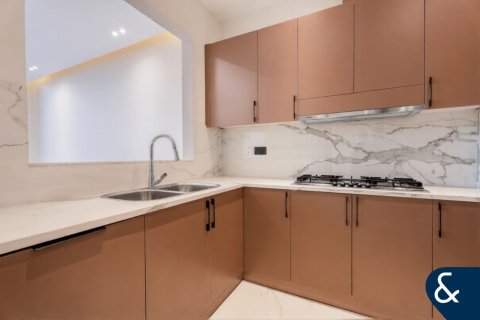 Villa in Al Furjan, Dubai 4 bedrooms, 233 sq.m. № 98552 - photo 5