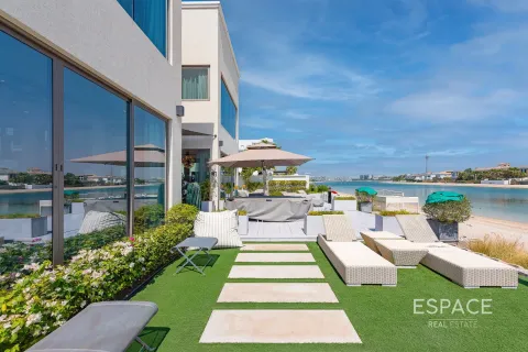 Villa in Palm Jumeirah, Dubai 6 bedrooms, 650 sq.m. № 83881 - photo 12