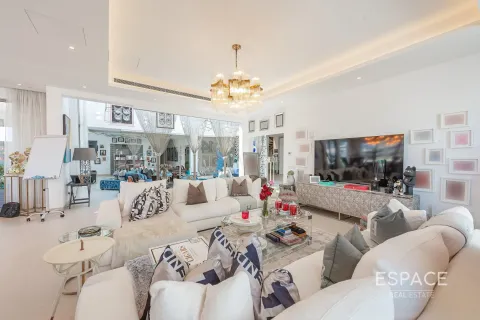 Villa in Palm Jumeirah, Dubai 6 bedrooms, 650 sq.m. № 83881 - photo 4