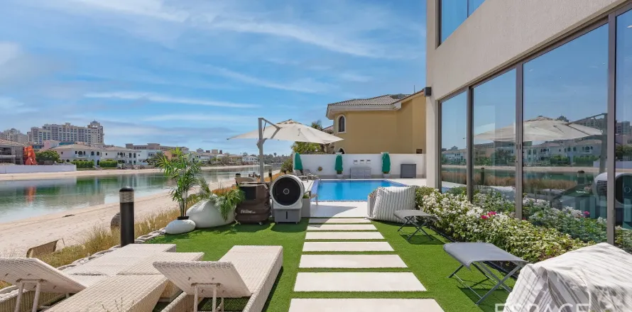 Villa in Palm Jumeirah, Dubai 6 bedrooms, 650 sq.m. № 83881