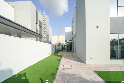 Villa en Murooj Al Furjan, Al Furjan, Dubai, 5 dormitorios, 624 m², № 103170 - foto 21