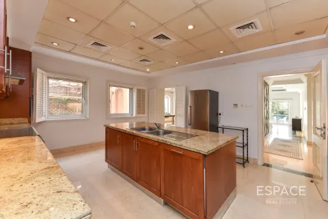 Купить виллу в Арабиан Ранчес, Дубай: 7 спален, 2044м², № 61705 - фото 6