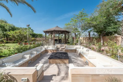 Купить виллу в Арабиан Ранчес, Дубай: 7 спален, 2044м², № 61705 - фото 12