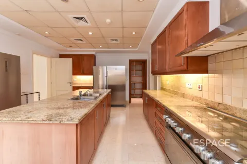 Купить виллу в Арабиан Ранчес, Дубай: 7 спален, 2044м², № 61705 - фото 5