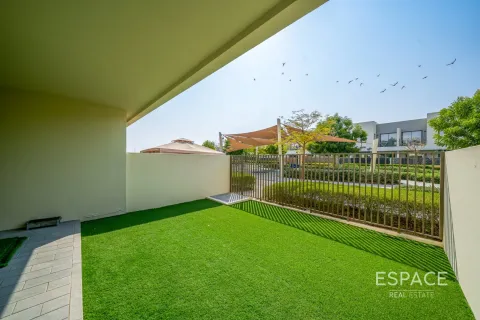 Townhouse in Dubai South (Dubai World Central), Dubai 3 bedrooms, 181 sq.m. № 61714 - photo 18