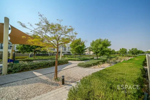 Townhouse in Dubai South (Dubai World Central), Dubai 3 bedrooms, 181 sq.m. № 61714 - photo 17