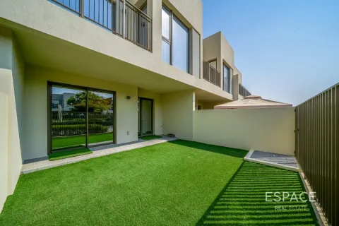 Townhouse in Dubai South (Dubai World Central), Dubai 3 bedrooms, 181 sq.m. № 61714 - photo 1