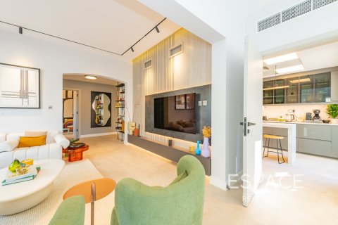 Купить виллу в Арабиан Ранчес, Дубай: 3 спальни, 253м², № 61706 - фото 3