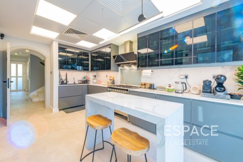 Купить виллу в Арабиан Ранчес, Дубай: 3 спальни, 253м², № 61706 - фото 6