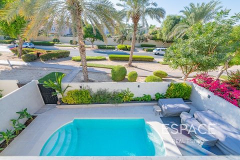 Купить виллу в Арабиан Ранчес, Дубай: 3 спальни, 253м², № 61706 - фото 17