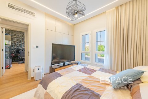 Купить виллу в Арабиан Ранчес, Дубай: 3 спальни, 253м², № 61706 - фото 16