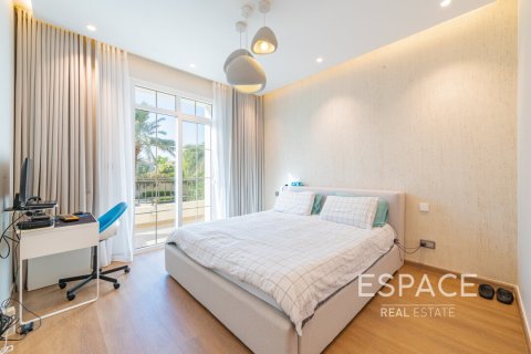 Купить виллу в Арабиан Ранчес, Дубай: 3 спальни, 253м², № 61706 - фото 11