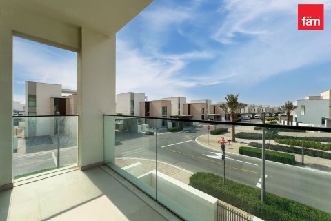 Villa en Dubai, 4 dormitorios, 447.9 m², № 93382
