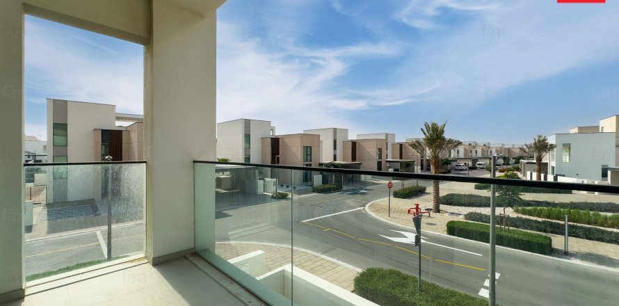 Villa en Dubai, 4 dormitorios, 447.9 m², № 93382