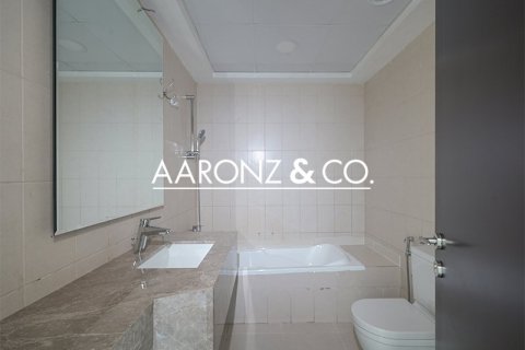 Снять в аренду квартиру в Джумейра Лейк Тауэрс, Дубай: 3 спальни, 182м², № 95355 - фото 11