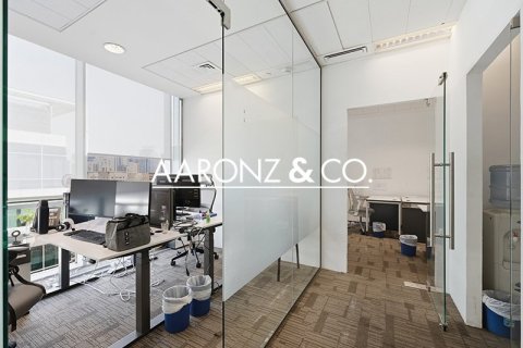 Снять в аренду офис в Sheikh Zayed Road, Дубай: 79м², № 95358 - фото 5