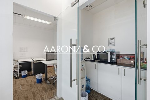 Снять в аренду офис в Sheikh Zayed Road, Дубай: 79м², № 95358 - фото 4