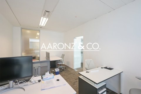 Снять в аренду офис в Sheikh Zayed Road, Дубай: 79м², № 95358 - фото 6
