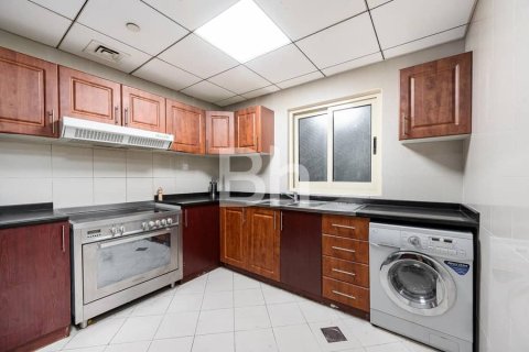 Apartment in Jumeirah Lake Towers, Dubai 2 bedrooms, 101 sq.m. № 56256 - photo 12