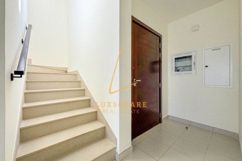 Villa in Dubai South (Dubai World Central), Dubai 3 bedrooms, 163 sq.m. № 69215 - photo 5