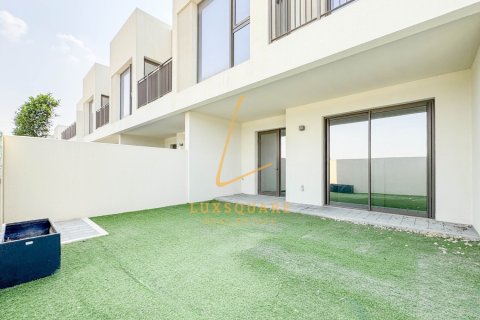 Villa in Dubai South (Dubai World Central), Dubai 3 bedrooms, 163 sq.m. № 69215 - photo 24