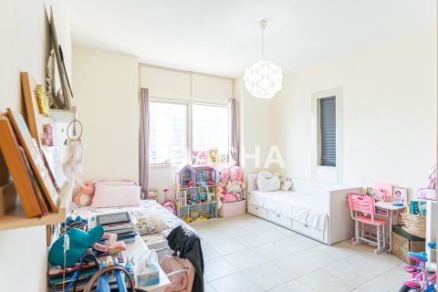 Apartment in Jumeirah Lake Towers, Dubai 2 bedrooms, 131 sq.m. № 114846 - photo 6