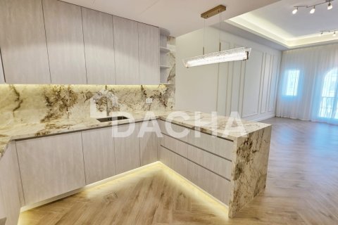 Apartment in Discovery Gardens, Dubai 2 bedrooms, 123 sq.m. № 114841 - photo 15
