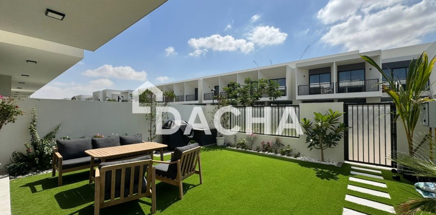 Adosado en Town Square, Dubai, 3 dormitorios, 172 m², № 104972