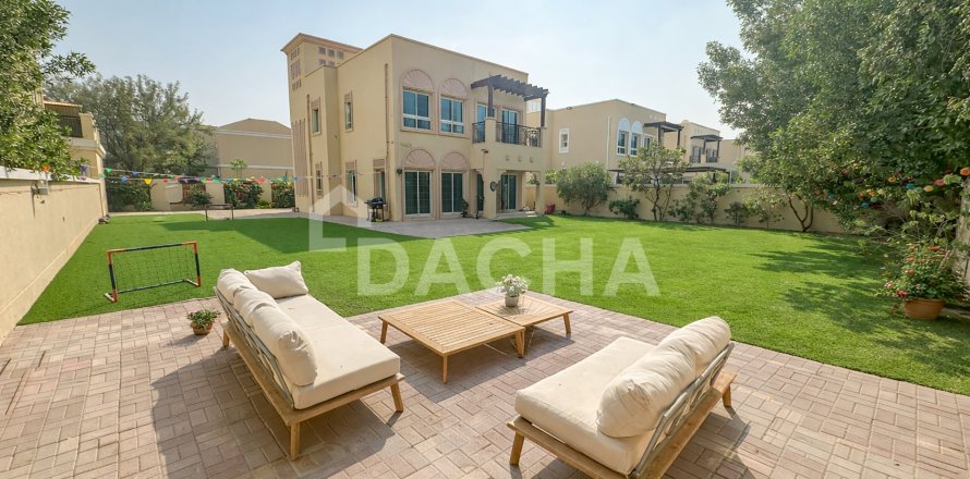 Вилла в Jumeirah Village Triangle, Дубай, 2 спальни, 250м², № 104979