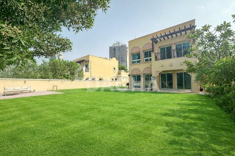 Купить виллу в Jumeirah Village Triangle, Дубай: 2 спальни, 250м², № 104979 - фото 2