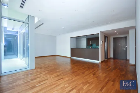 Apartment in DIFC, Dubai 2 bedrooms, 166 sq.m. № 103803 - photo 23