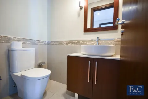 Apartment in DIFC, Dubai 2 bedrooms, 166 sq.m. № 103803 - photo 18
